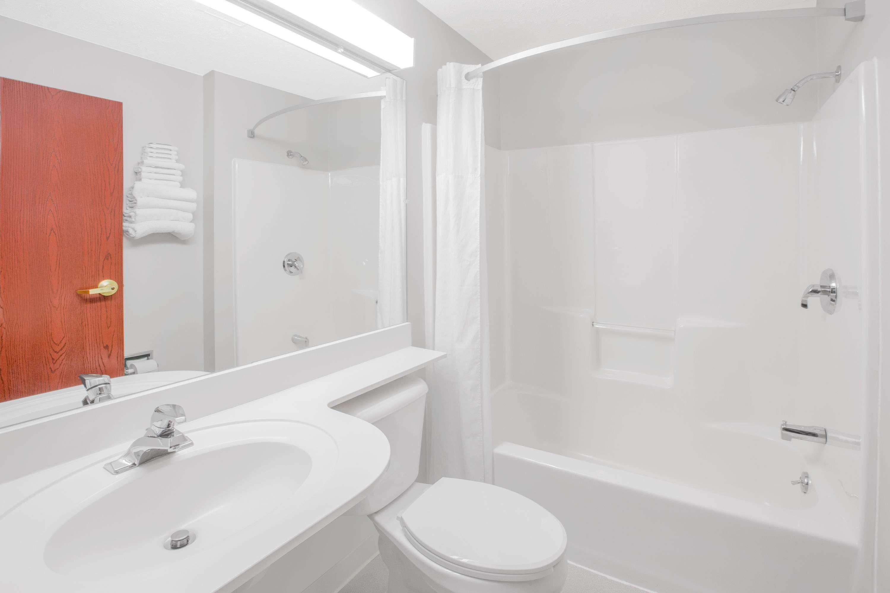 Microtel Inn And Suites Manistee Dış mekan fotoğraf