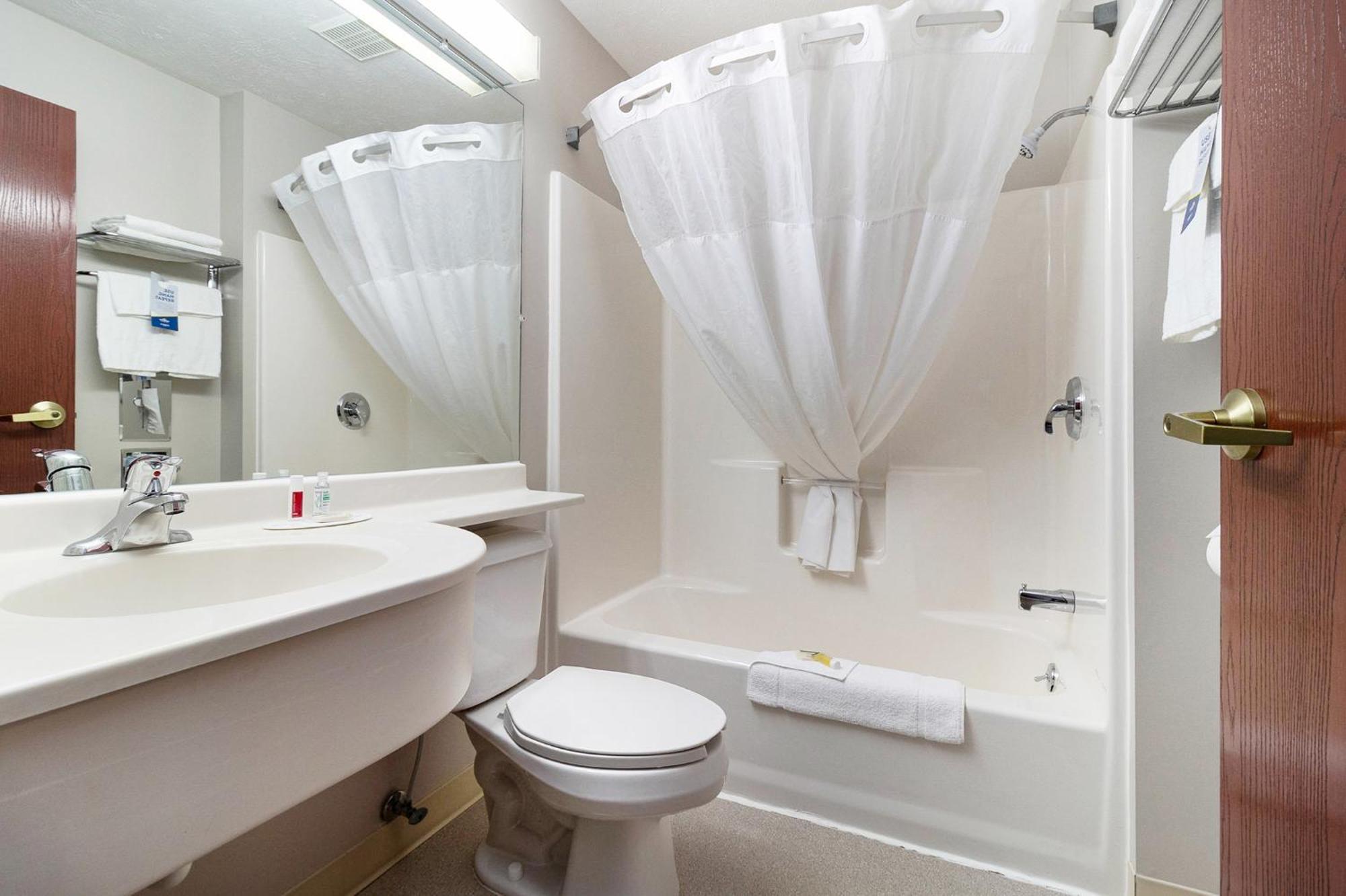Microtel Inn And Suites Manistee Dış mekan fotoğraf