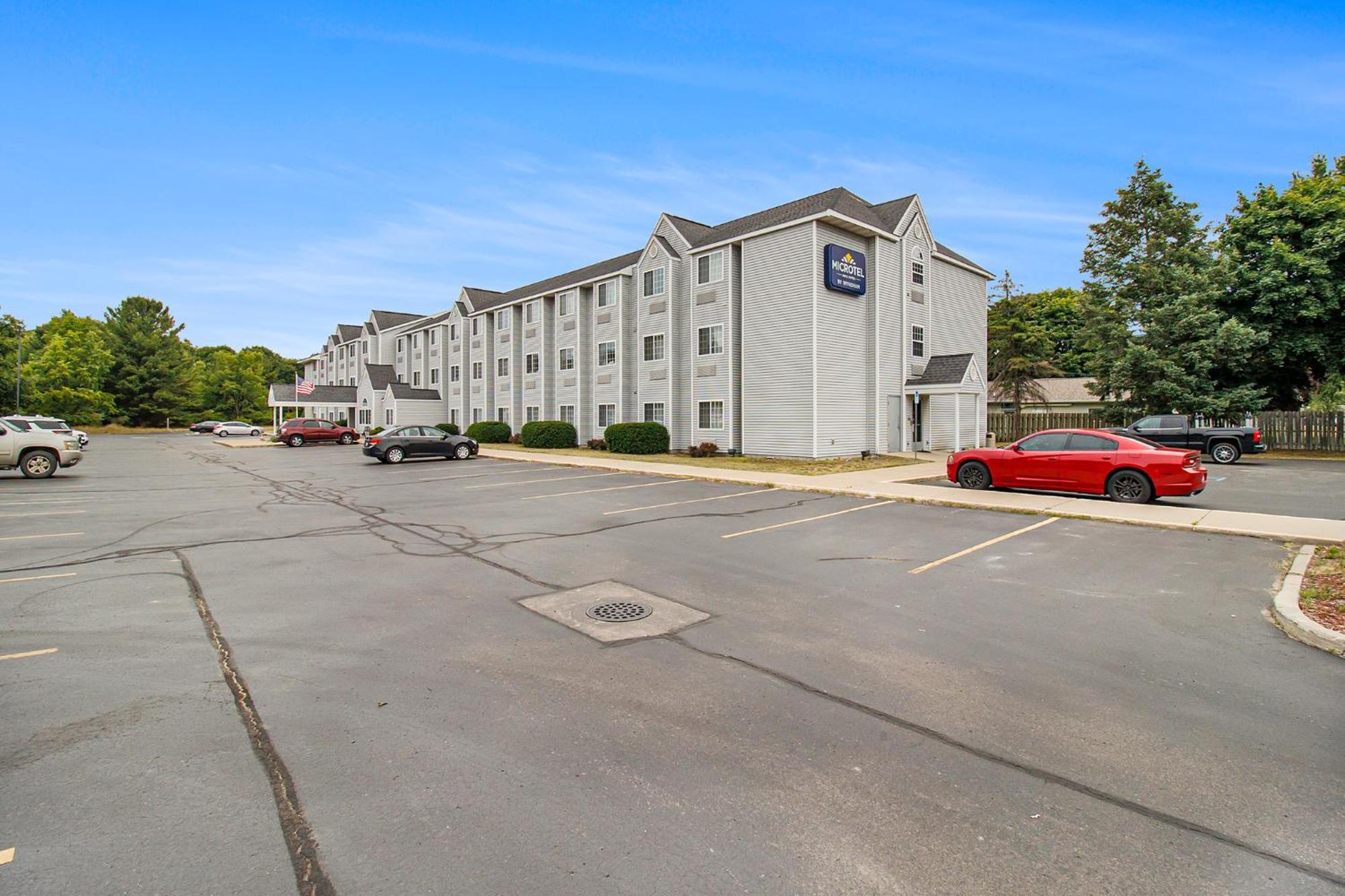 Microtel Inn And Suites Manistee Dış mekan fotoğraf