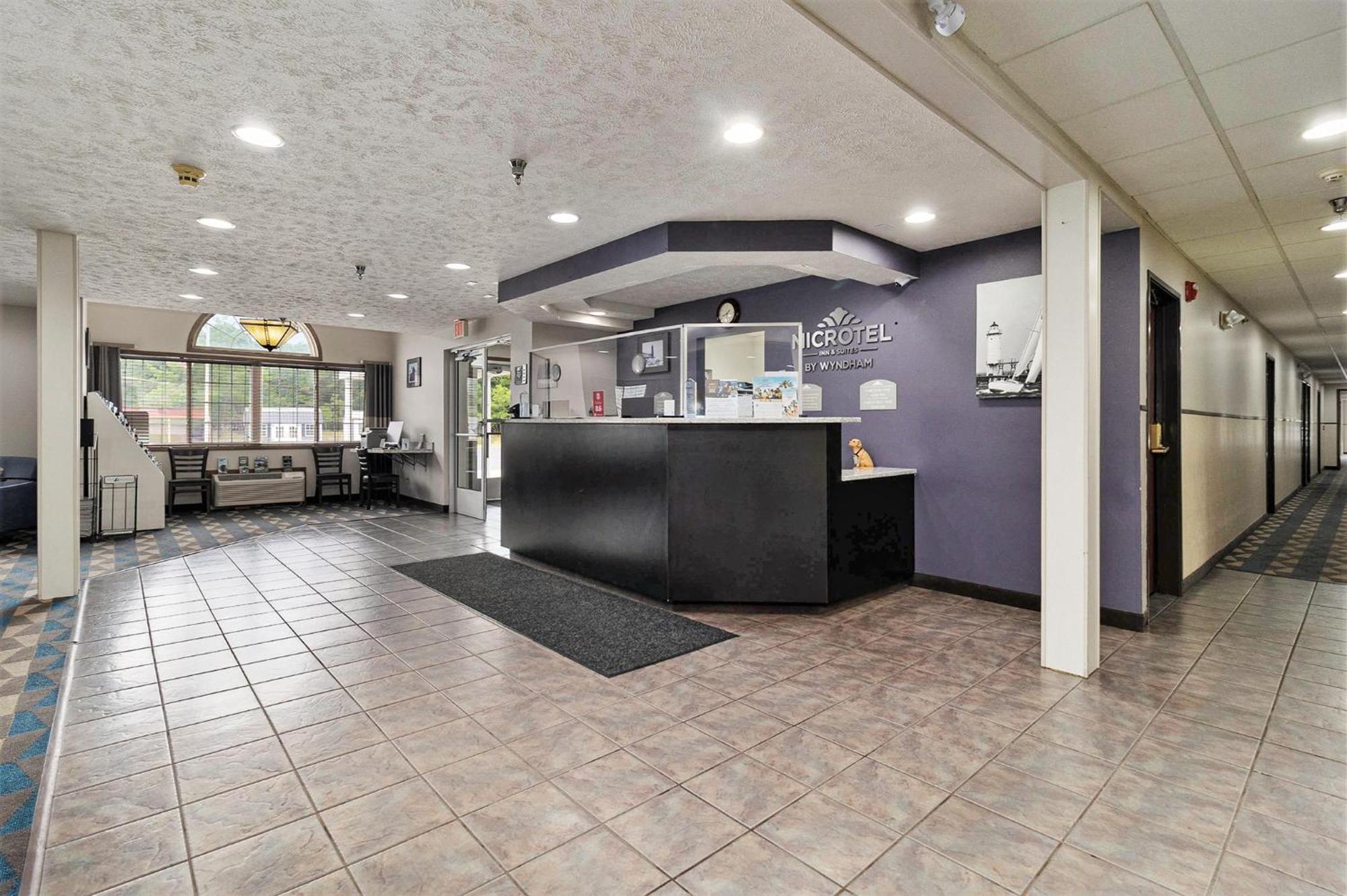 Microtel Inn And Suites Manistee Dış mekan fotoğraf