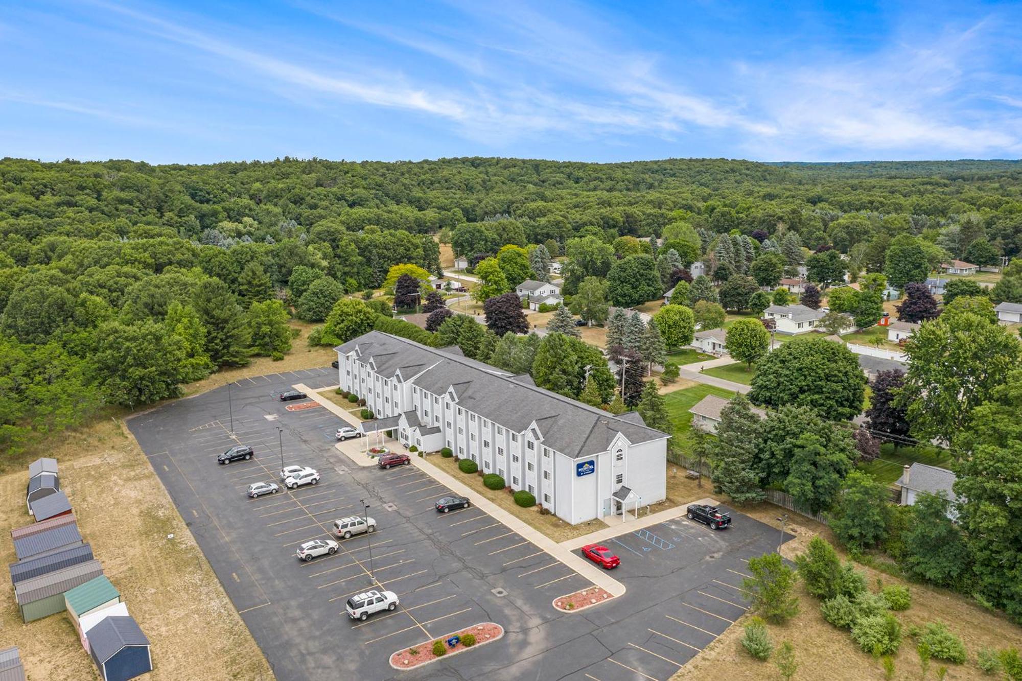 Microtel Inn And Suites Manistee Dış mekan fotoğraf