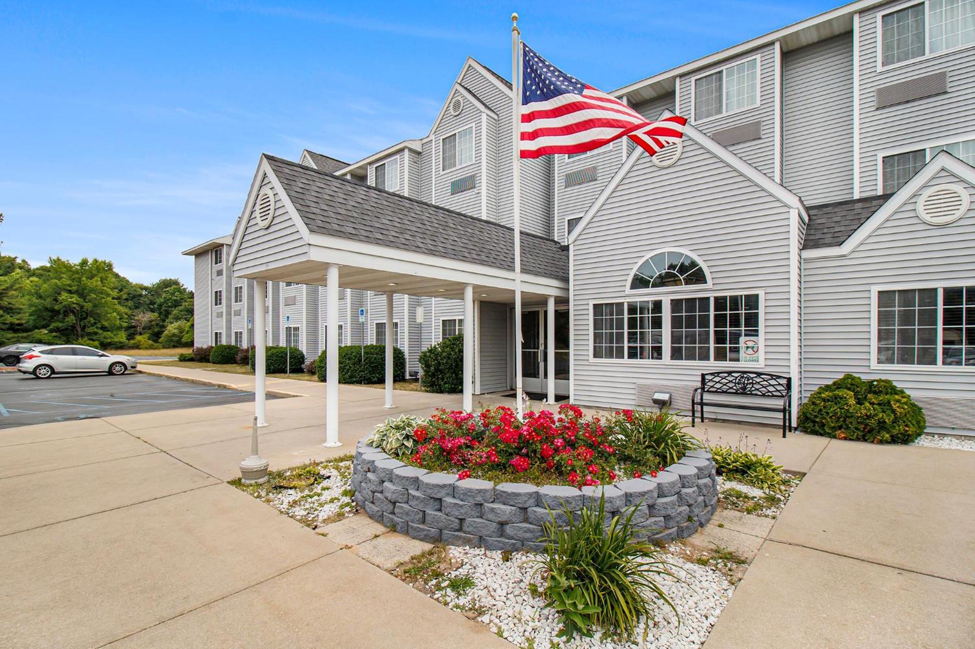 Microtel Inn And Suites Manistee Dış mekan fotoğraf