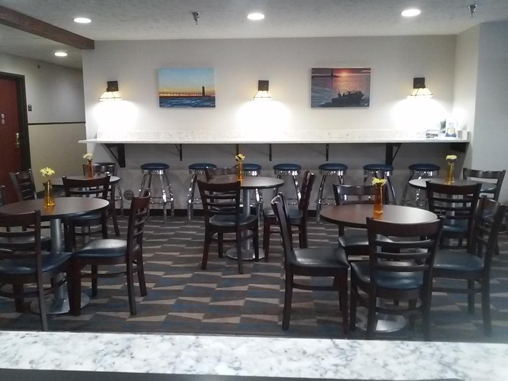 Microtel Inn And Suites Manistee Dış mekan fotoğraf